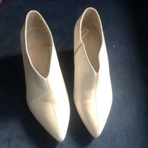 WHITE PATENT LEATHER BOOTIES
